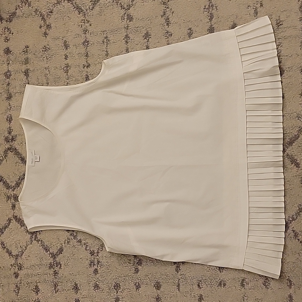 Adorable J. JILL tank. Loose fit. Ruffle hem. Like new. XL